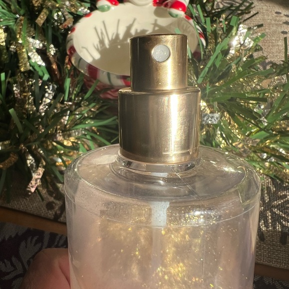 VICTORIA'S SECRET Velvet Petals Shimmer Body Mist - Picture 5 of 6